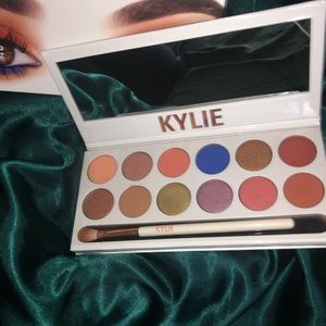 Kylie Cosmetics: The Royal Peach Palette
